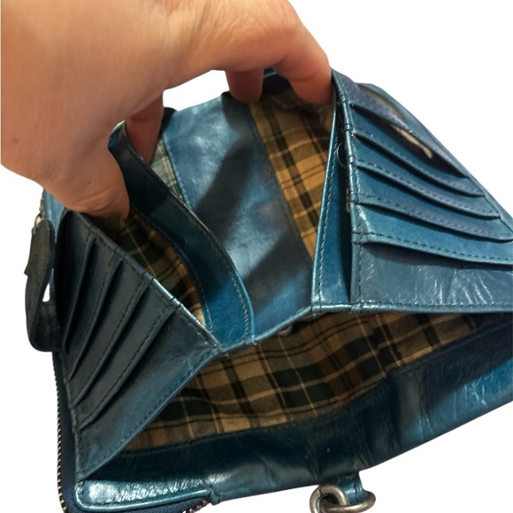 WILD WEST Los Angeles Tooled Genuine Leather Flat Embossed Teal  Wristlet - Picture 5 of 5